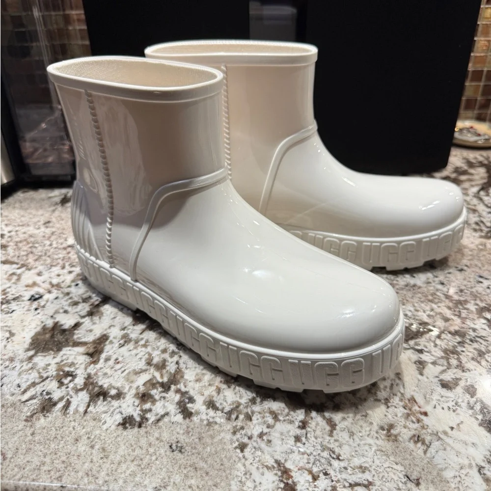 UGG Drizlita Sheepskin Rainboot White Size 11 Like New - Picture 2 of 10